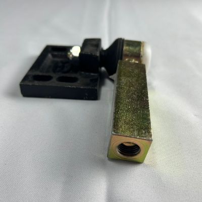 BISAGRA TENSOR PUERTA DE SERVICIO